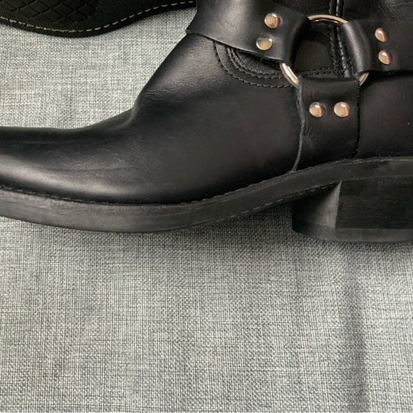 Frye 8r Harness boot in black. Size 9.5 Women’s Boot size - Picture 10 of 12